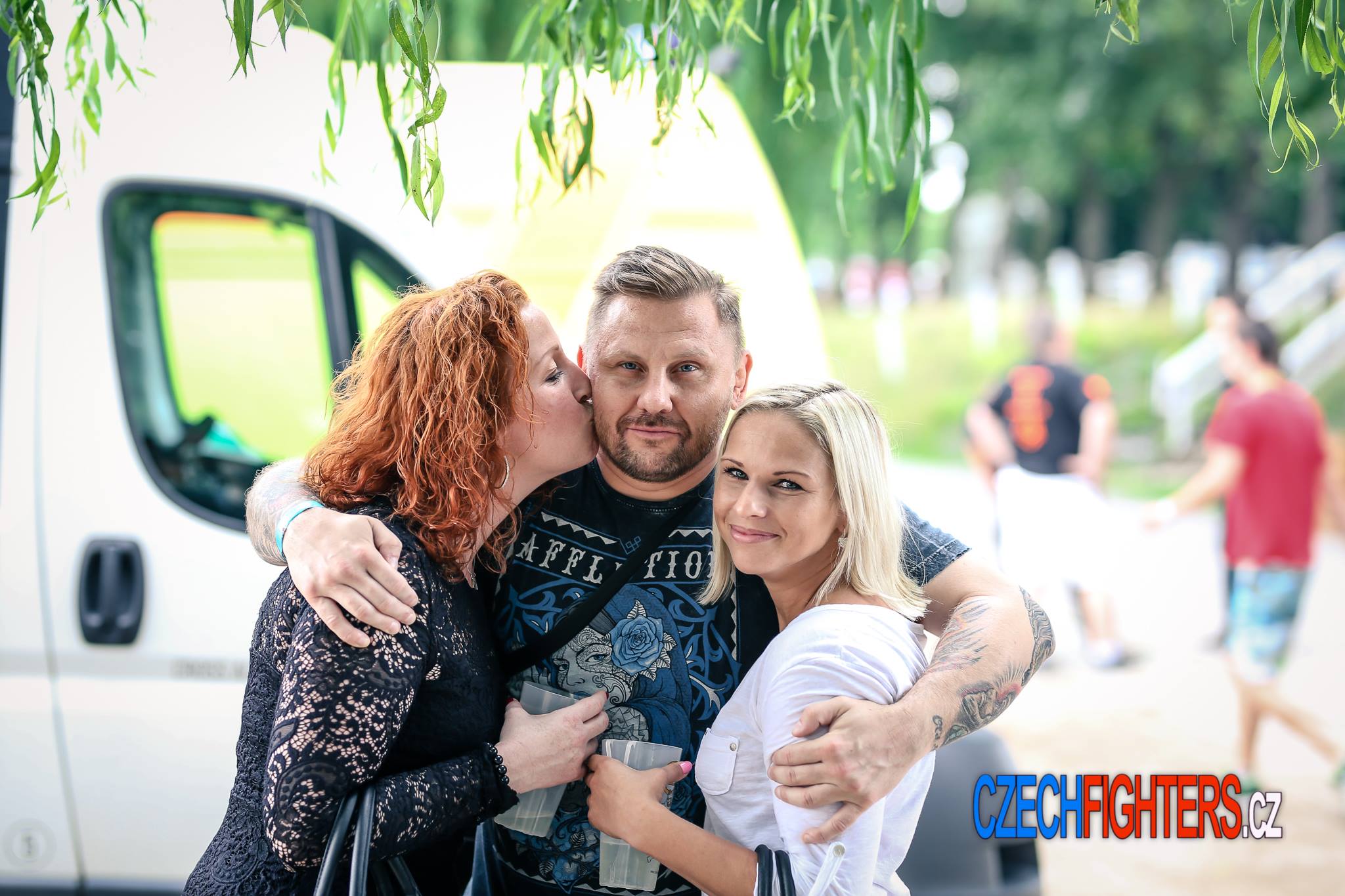 dívka křičí a stříká bezpečné kreslené porno