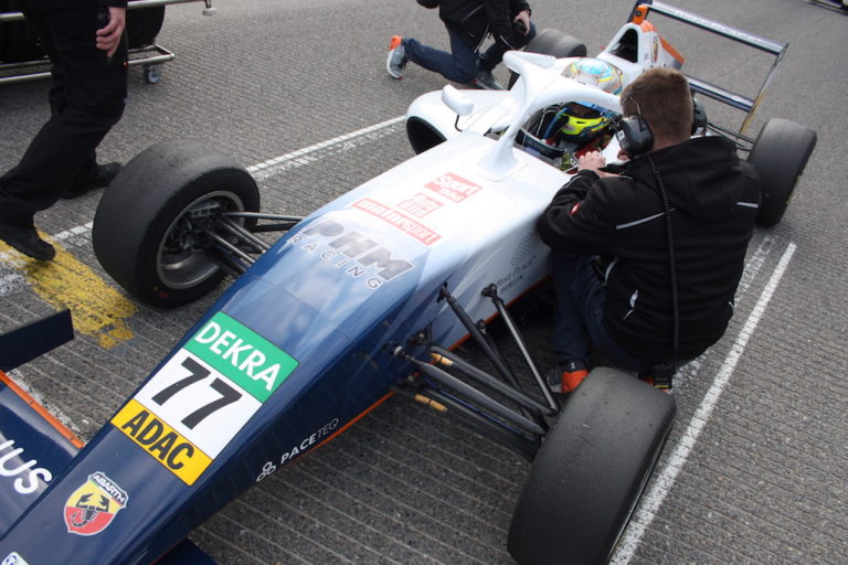 Německá F4 na Nürburgringu: Víkend Taylora Barnarda