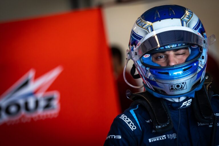 Testy F2 v Emirátech: Roman Staněk ani jezdci Charouz Racing System nezaháleli